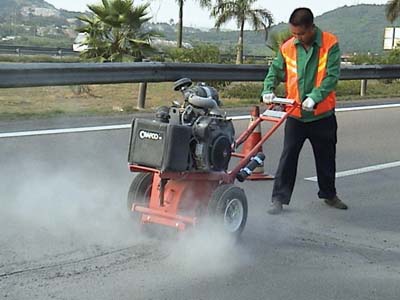 道路密封膠施工前開(kāi)槽