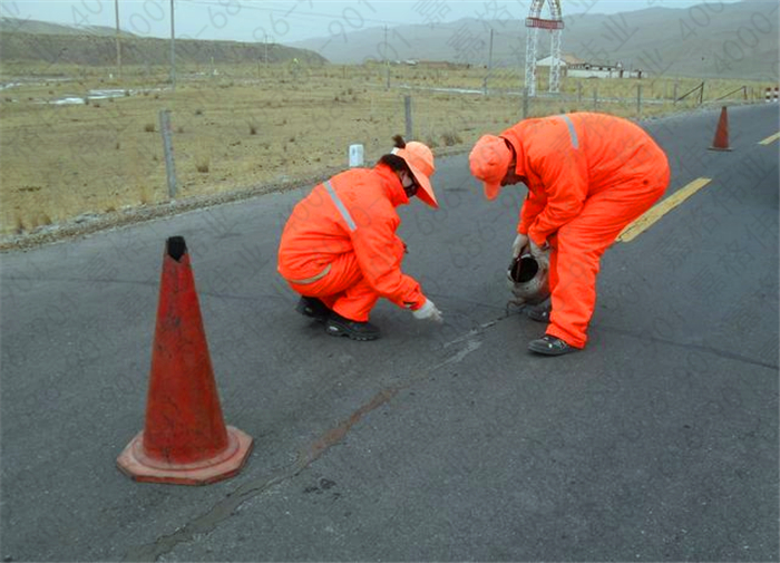 公路裂縫修補用的防水油膏和灌縫瀝青區別在哪里？