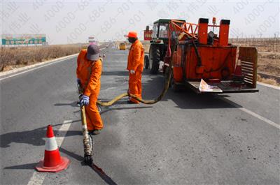 針對道路路面裂縫,應采取什么樣的嘉格灌縫膠進行灌縫處理呢？